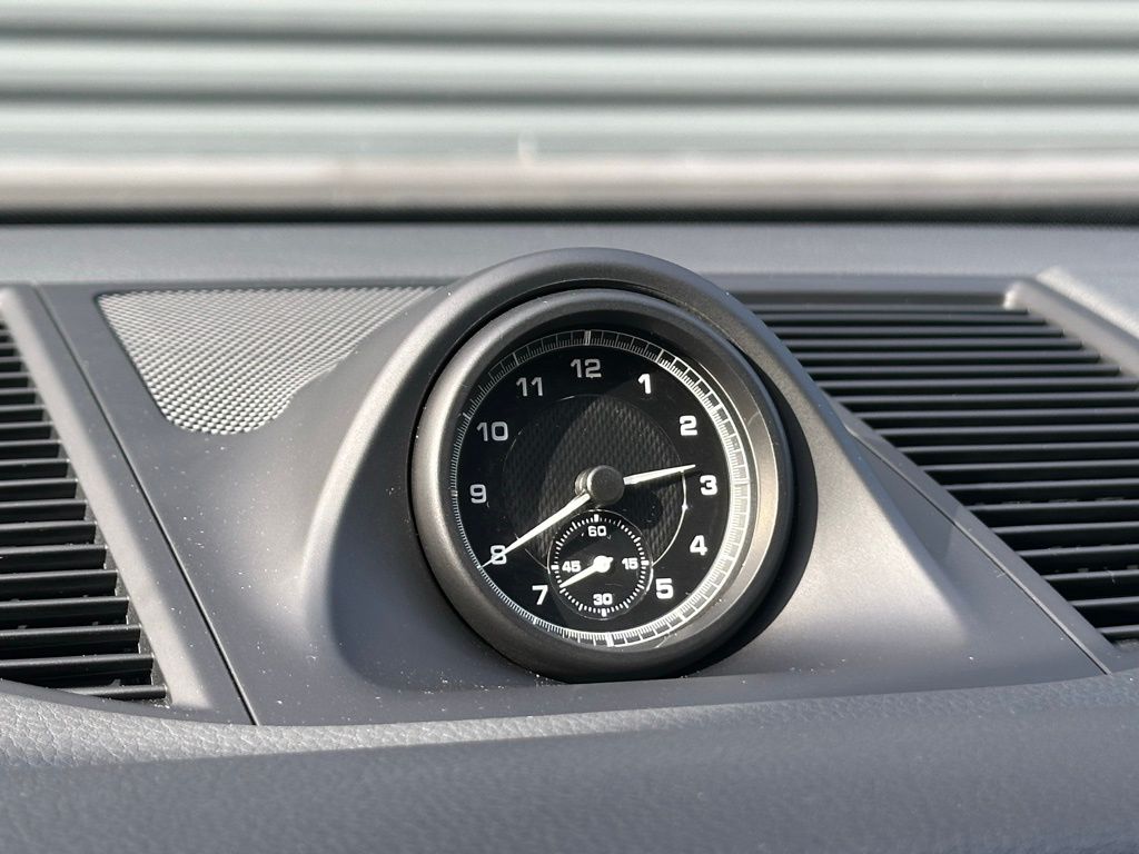 Thumbnail: 2023 Porsche Macan - 30