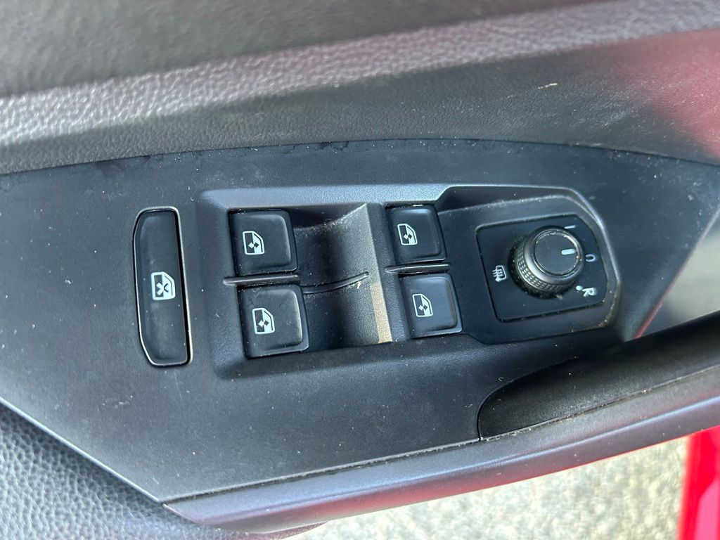 Thumbnail: 2019 Volkswagen Jetta - 16