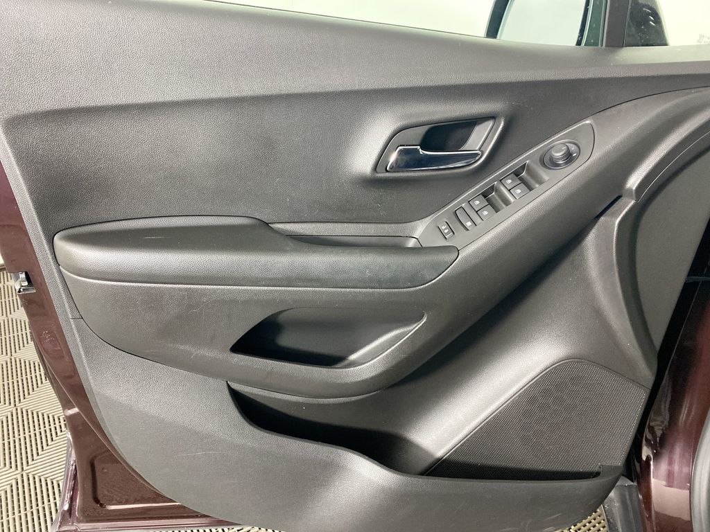 2022 Chevrolet Trax LT photo