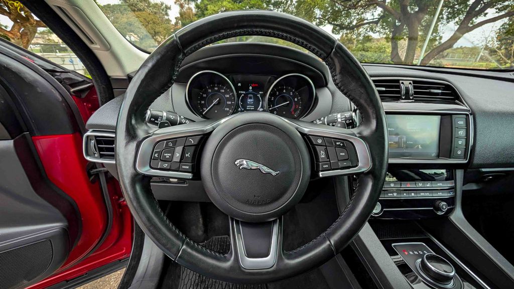 Used 2018 Jaguar F-PACE 30t Prestige 4D Sport Utility