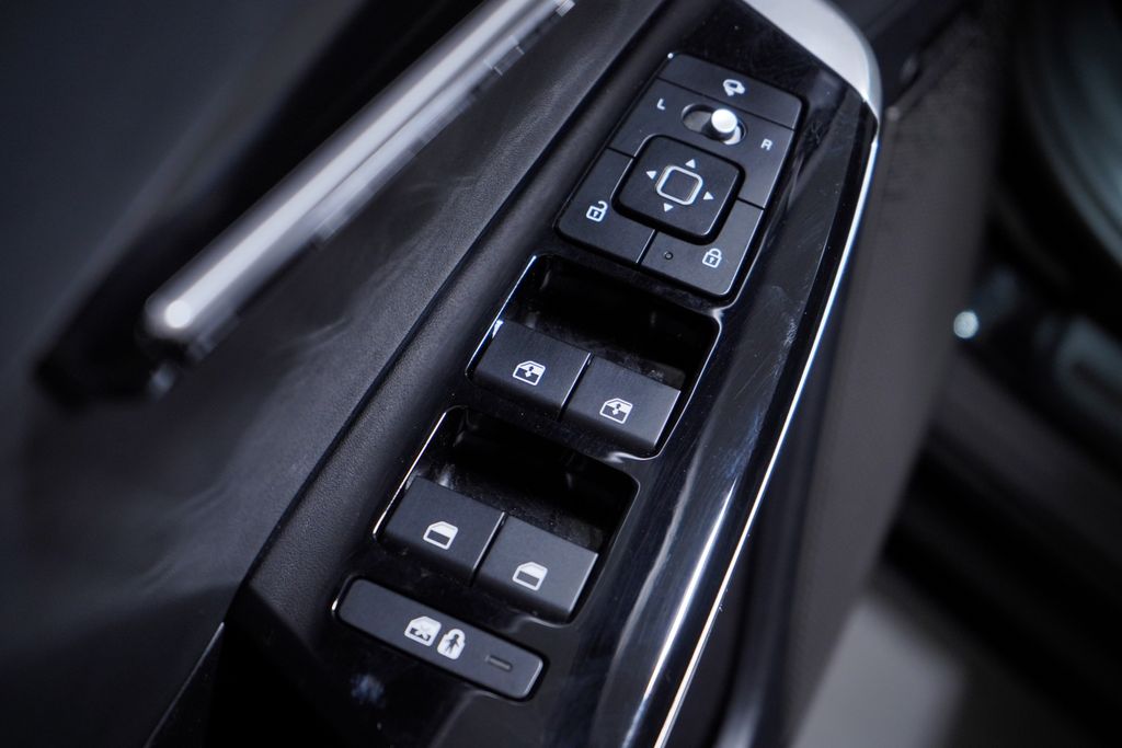 Thumbnail: 2022 Kia EV6 - 17