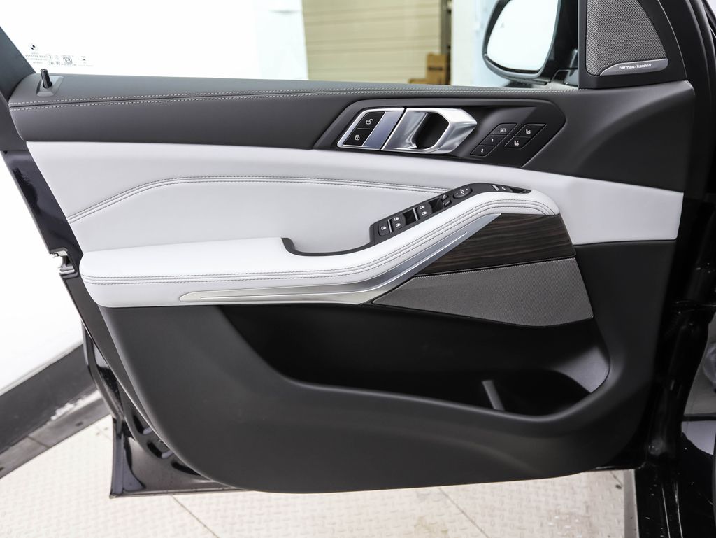 Thumbnail: 2026 BMW X5 - 9