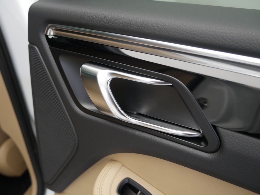 Thumbnail: 2026 Porsche Macan - 31