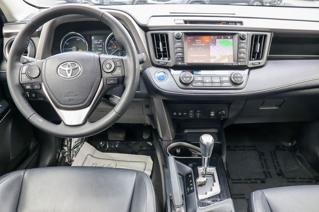 2018 Toyota RAV4 Hybrid Limited 32