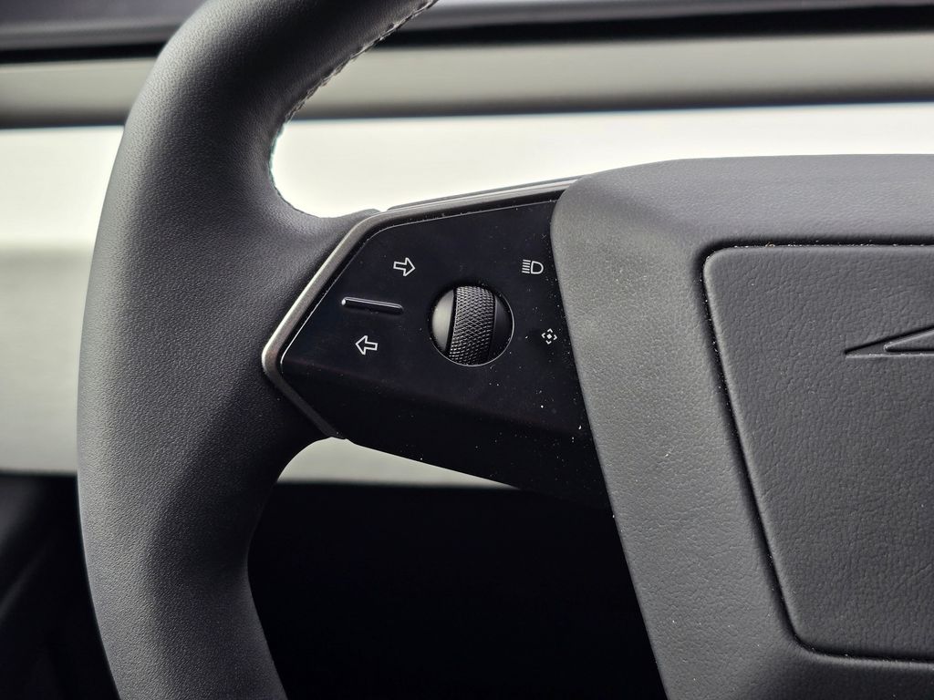Used 2024  Tesla Base image 20
