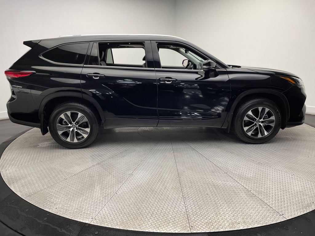 2022 Toyota Highlander XLE 4