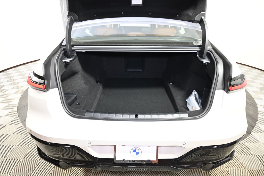 Thumbnail: 2026 BMW 7 Series - 10