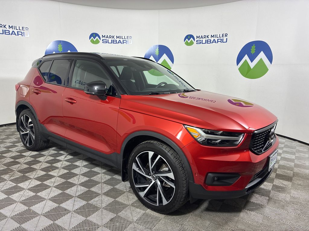 2021 Volvo XC40 T5 R-Design AWD