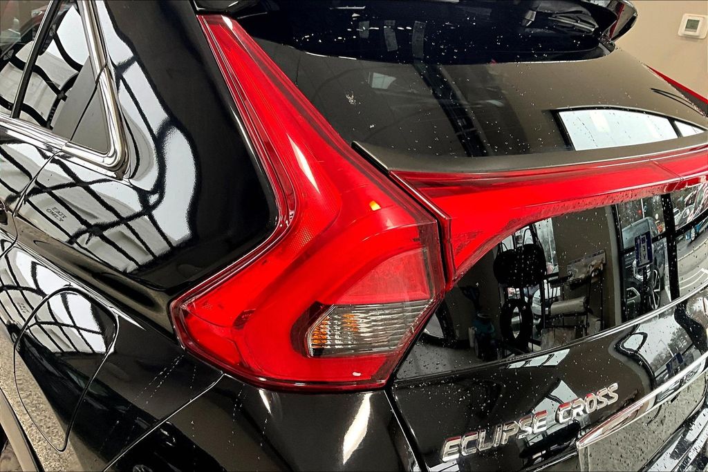 Used 2020 Black Mitsubishi SE image 31