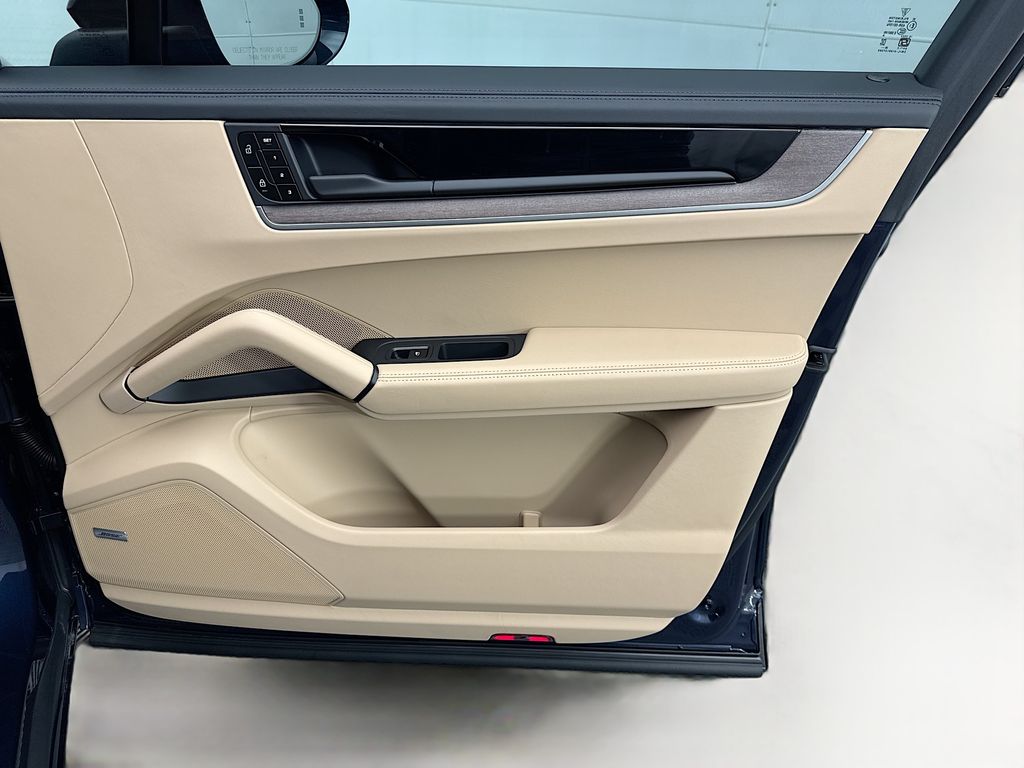 Thumbnail: 2026 Porsche Cayenne - 25