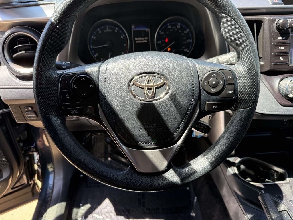 2018 Toyota RAV4 LE - Photo 19