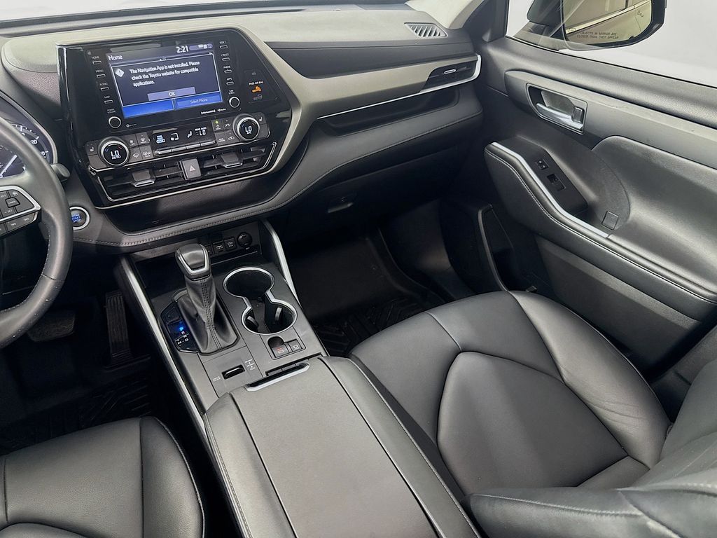 Used Car 2021 Toyota Highlander  Xle For Sale Under $30,000 In Austin, Texas