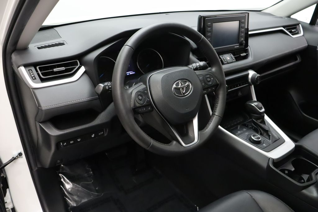 Thumbnail: 2021 Toyota RAV4 - 15