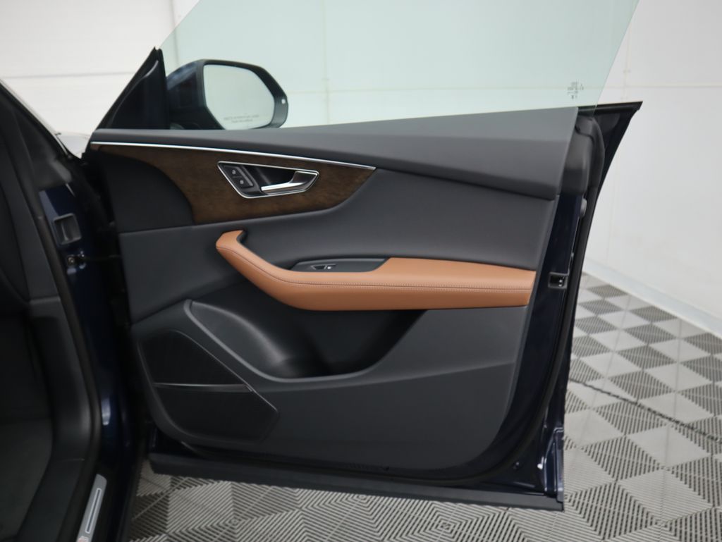 Thumbnail: 2025 Audi Q8 - 27