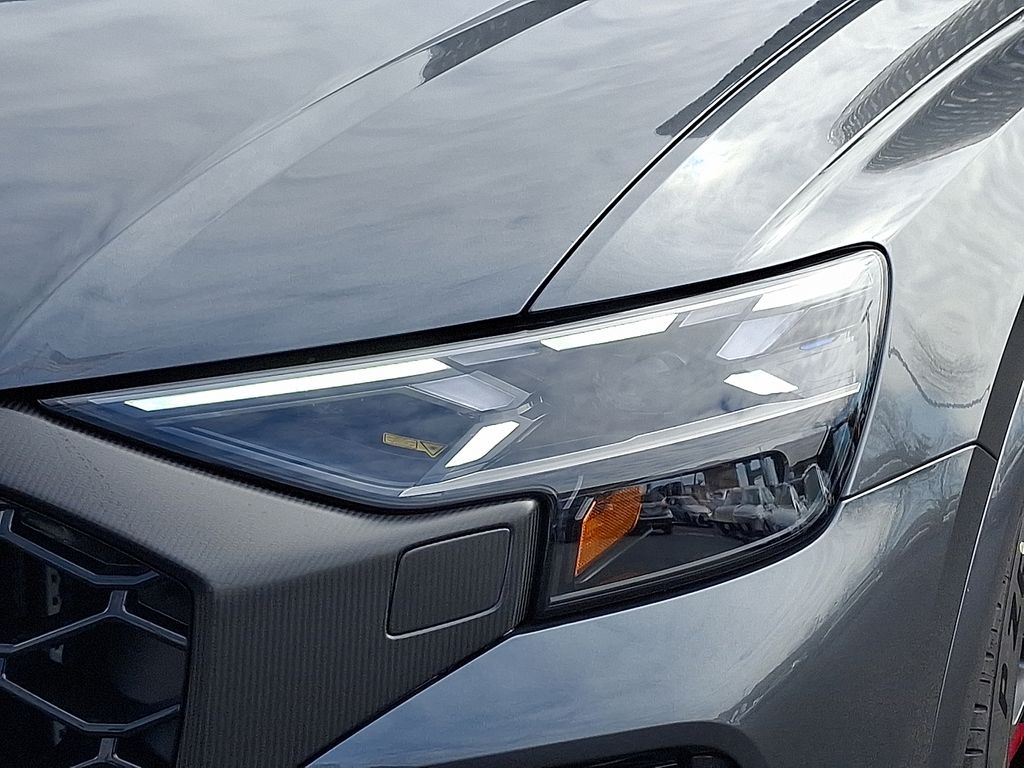 Thumbnail: 2026 Audi RS Q8 - 6