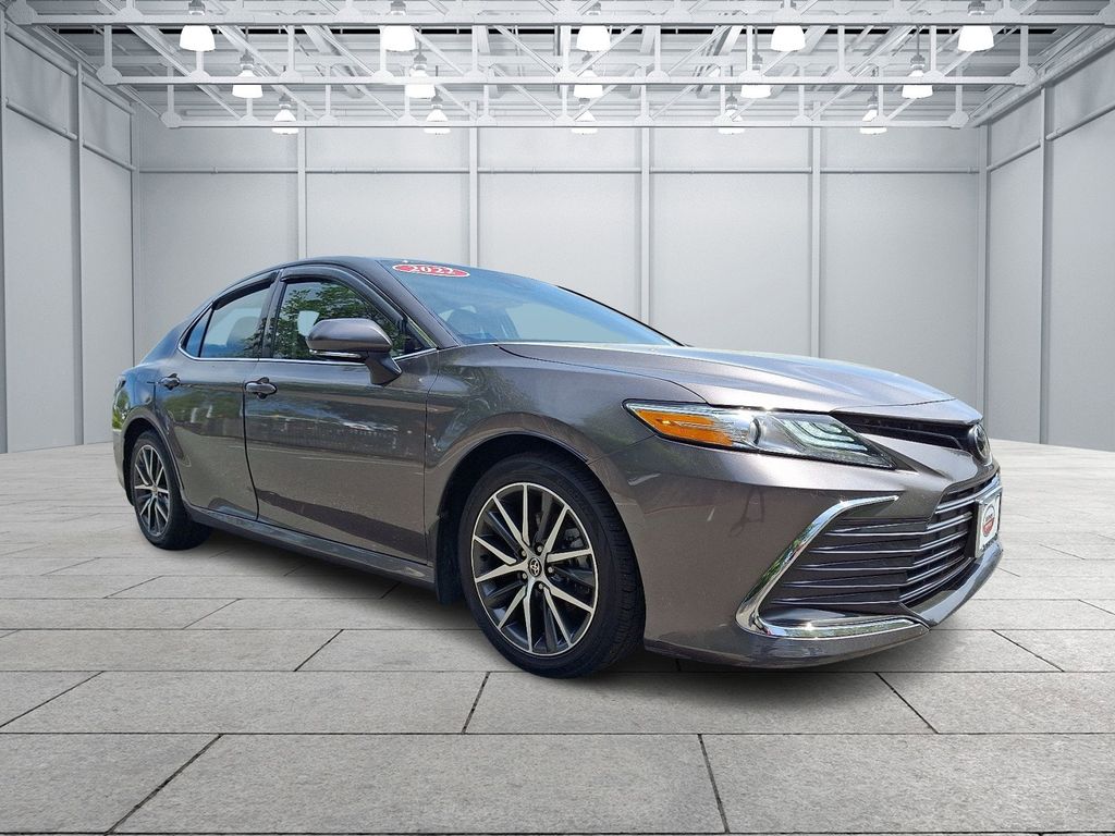 2022 Toyota Camry XLE 3