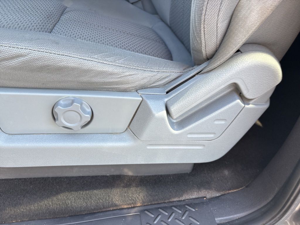 2013 Ford F-150 XLT photo 22