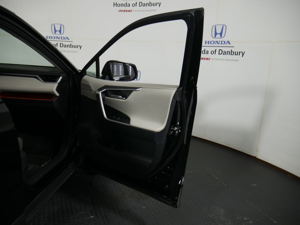 Thumbnail: 2019 Toyota RAV4 - 6