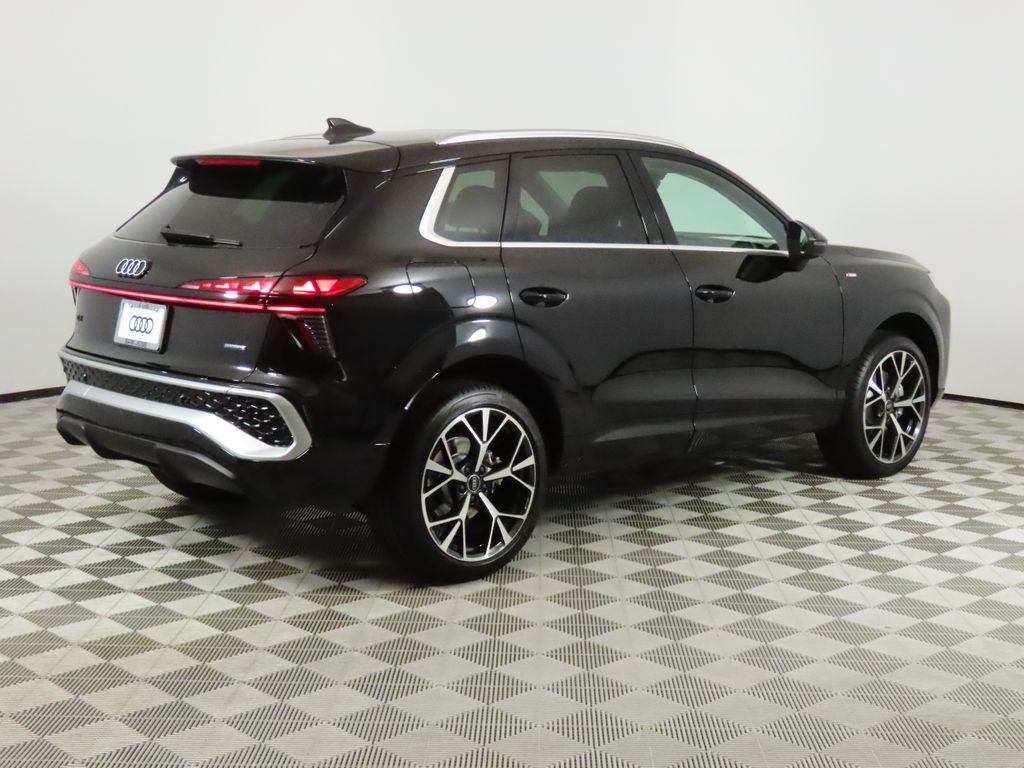 Thumbnail: 2026 Audi Q3 - 5