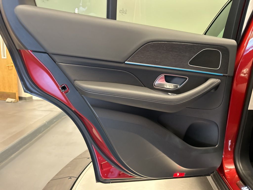 Thumbnail: 2025 Mercedes-Benz GLE - 24