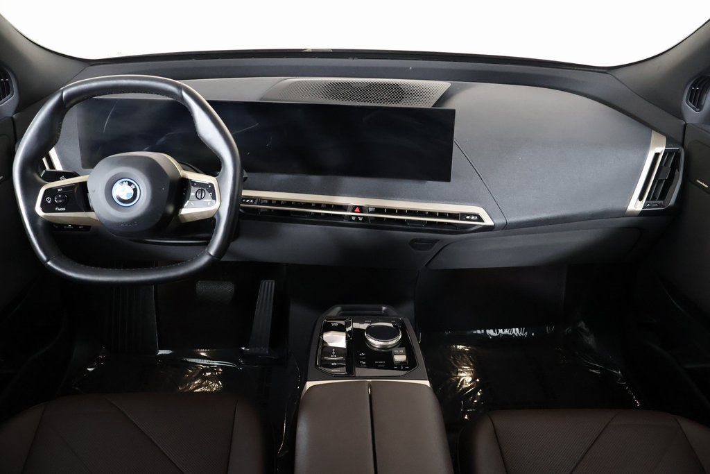 Thumbnail: 2023 BMW iX - 8