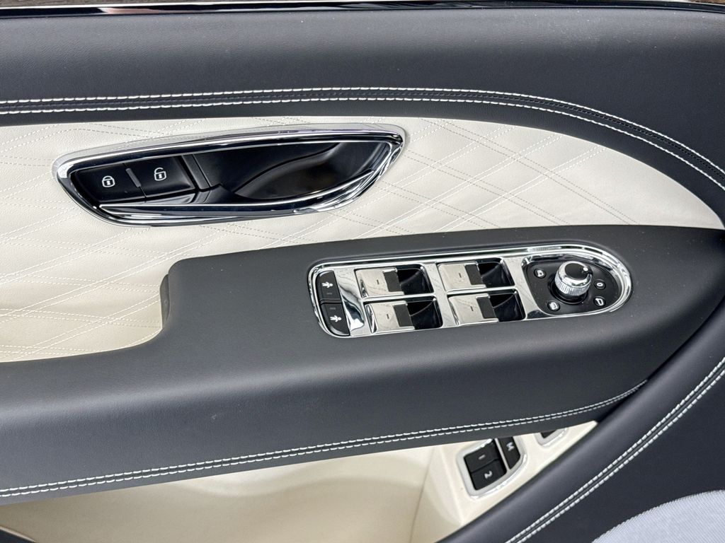 Thumbnail: 2026 Bentley Bentayga - 22