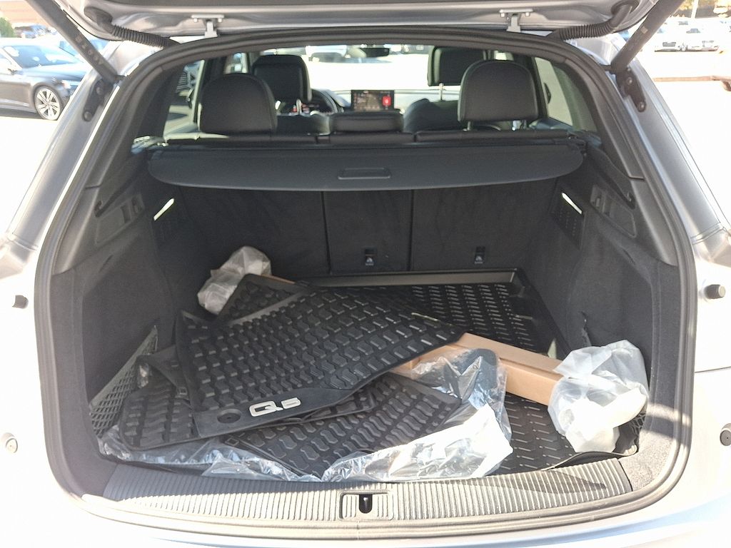 Thumbnail: 2025 Audi Q5 - 26