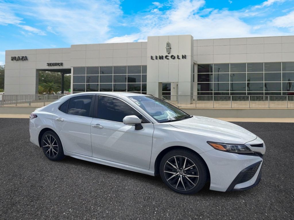 White (Wind Chill Pearl) 2023 Toyota Camry SE FWD Sedan Front-Wheel Drive 8-Speed Automatic