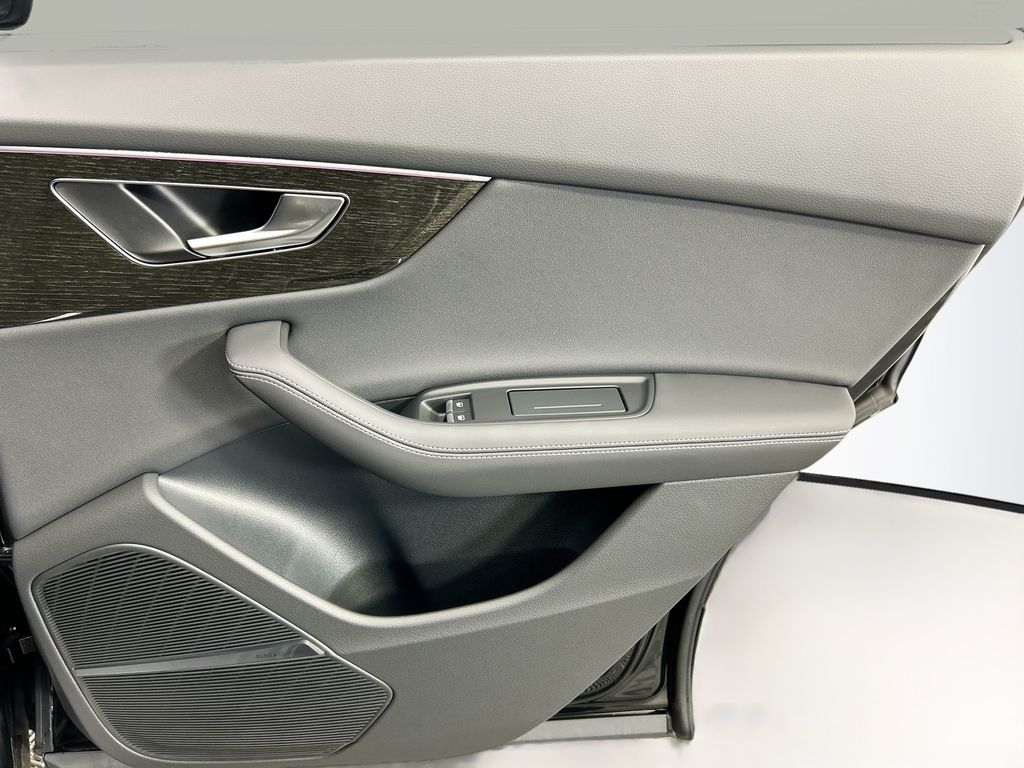 Thumbnail: 2026 Audi Q8 - 26