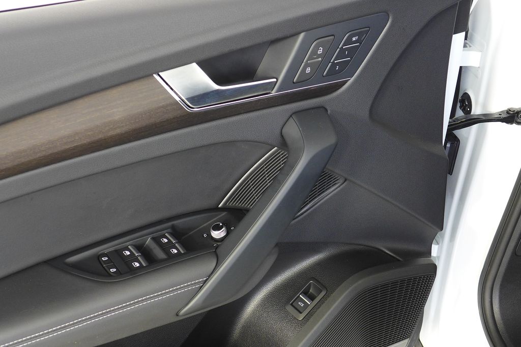 Thumbnail: 2023 Audi Q5 - 12