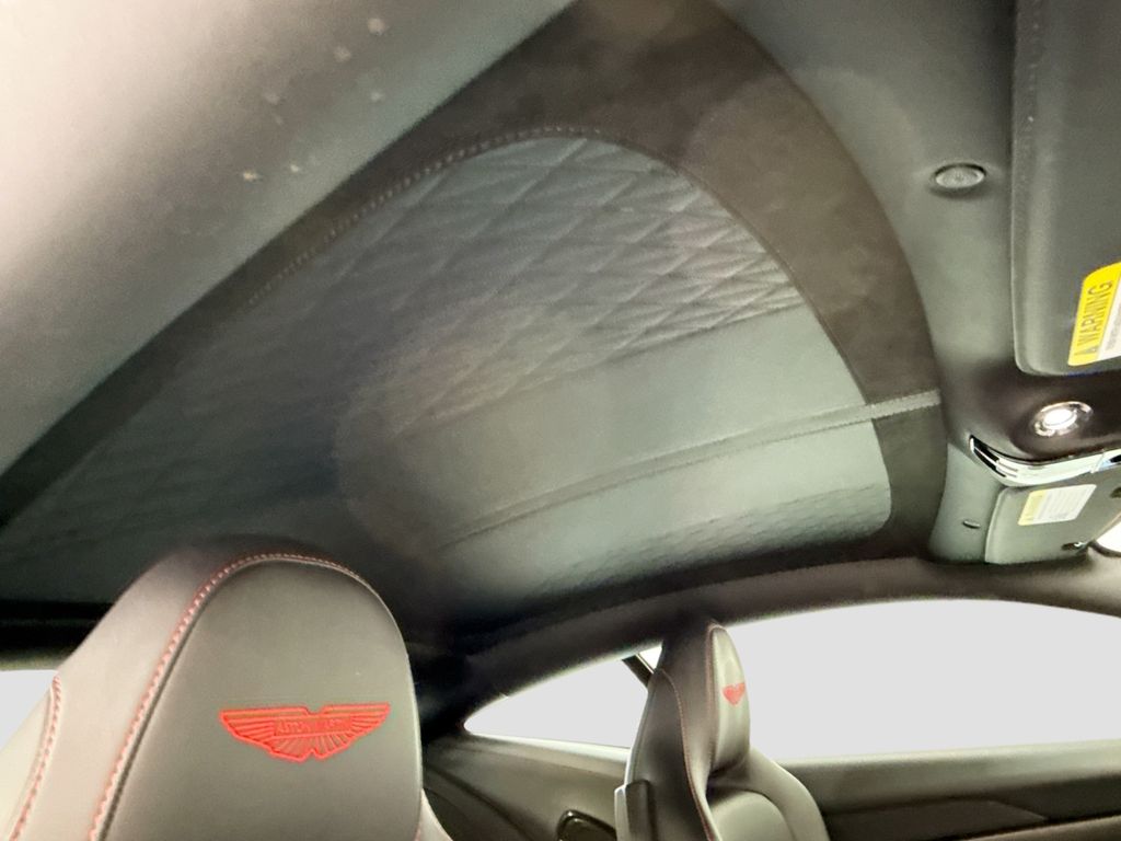 2025 Aston Martin DB12 Base - Photo 17