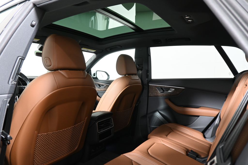 Thumbnail: 2026 Audi Q8 - 27