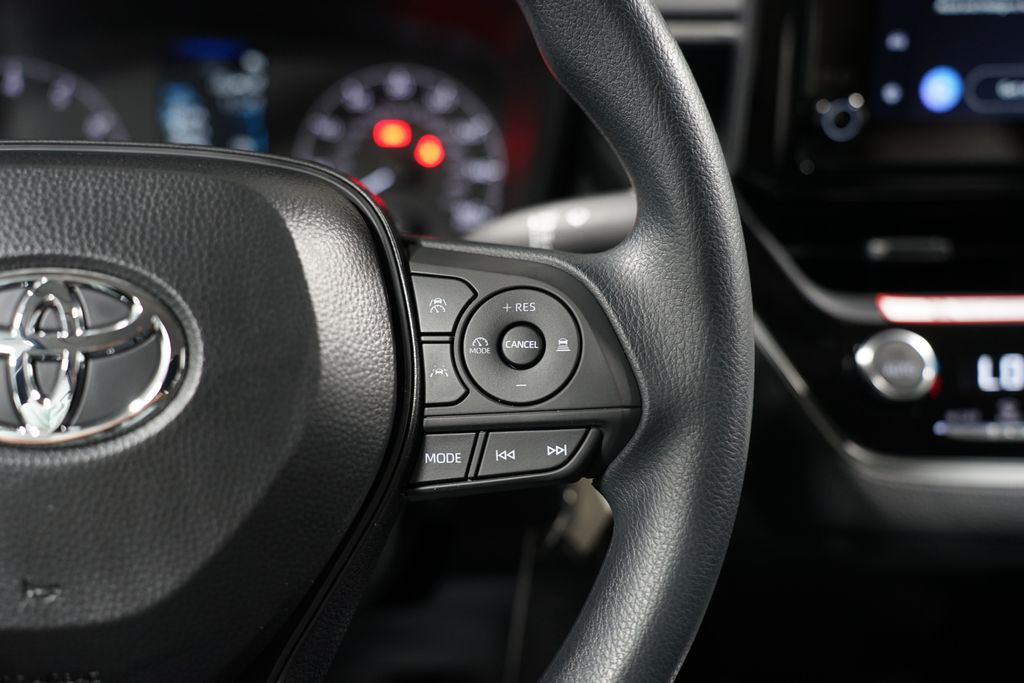 2025 Toyota Corolla LE 13