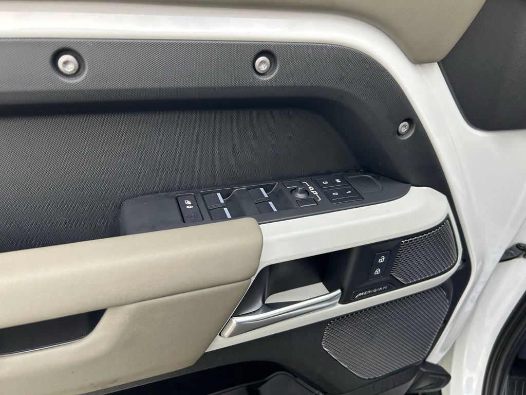 2024 Land Rover Defender 110 28