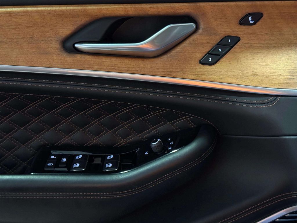 Used 2021 Diamond Black Crystal Pearlcoat Jeep Summit image 9