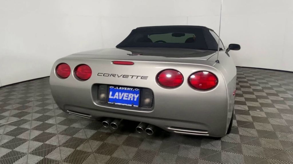 1999 Chevrolet Corvette Base 8