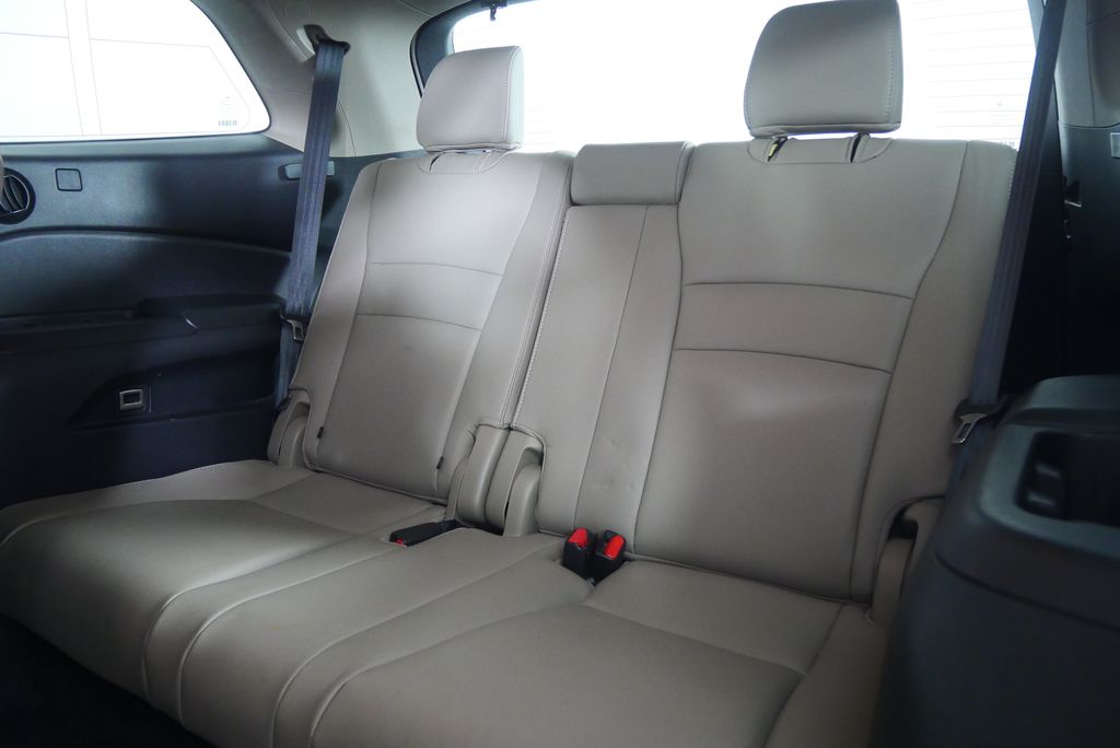 Thumbnail: 2018 Honda Pilot - 18