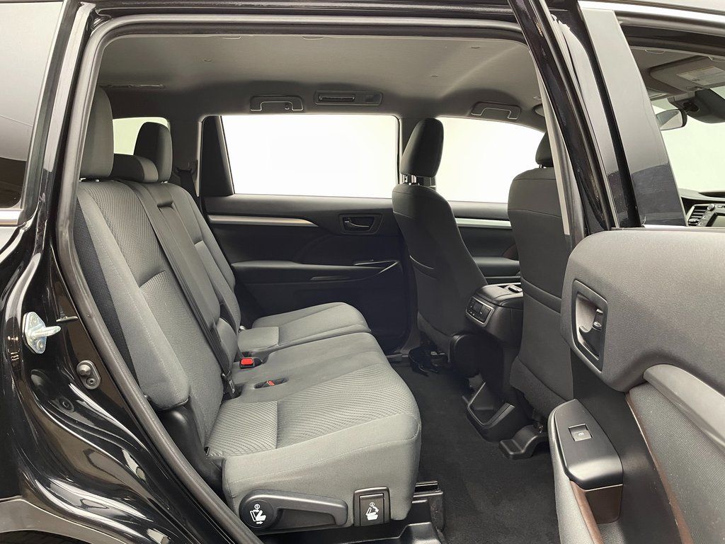 Thumbnail: 2019 Toyota Highlander - 32