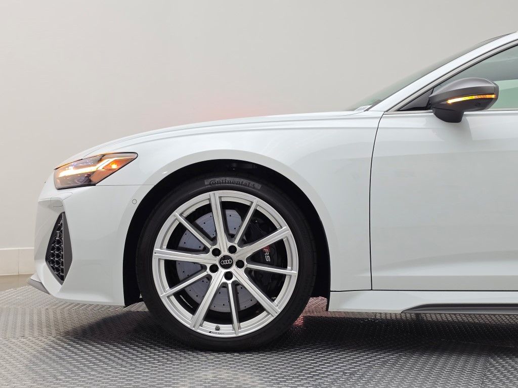 Thumbnail: 2024 Audi RS 6 - 9