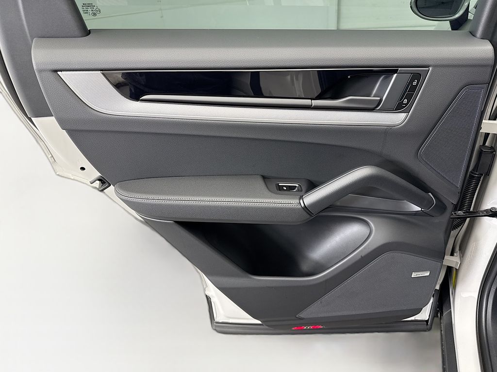 Thumbnail: 2026 Porsche Cayenne - 27