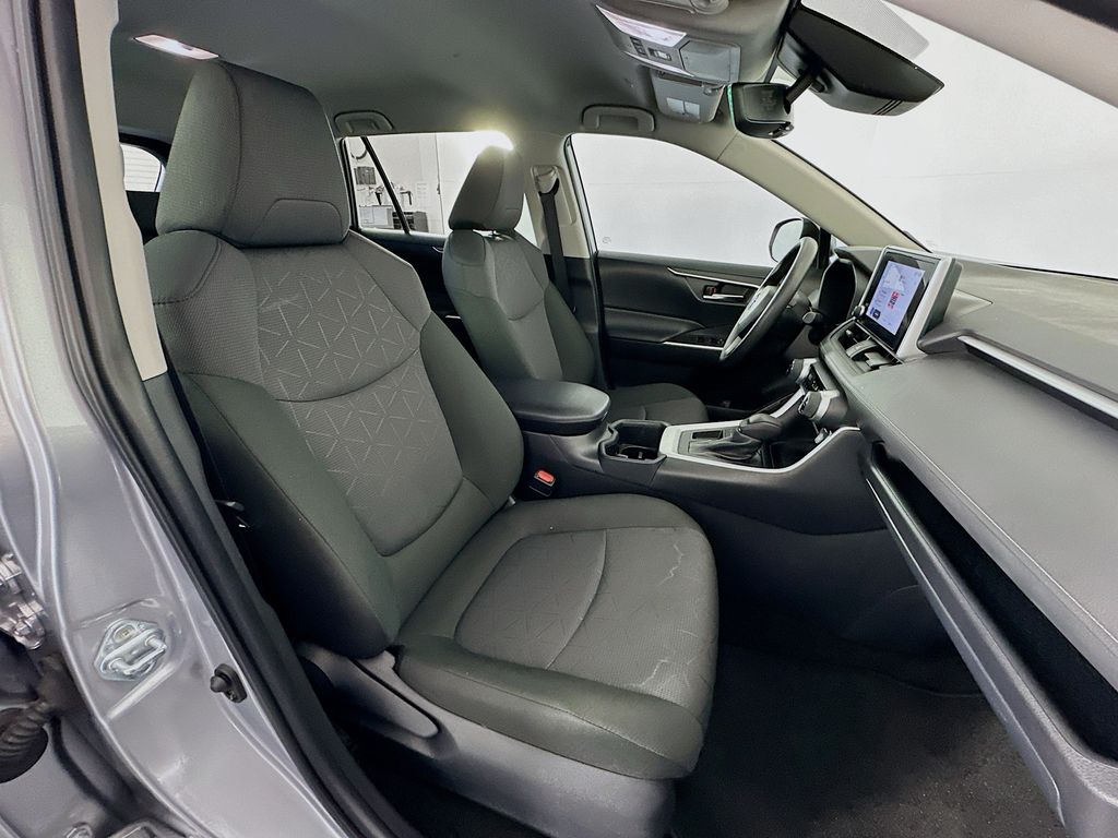 Thumbnail: 2025 Toyota RAV4 - 27