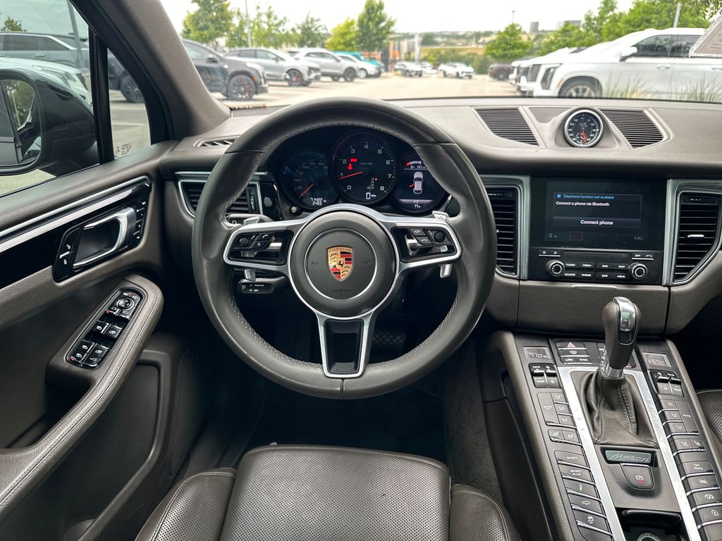 Used 2018  Porsche Base image 30