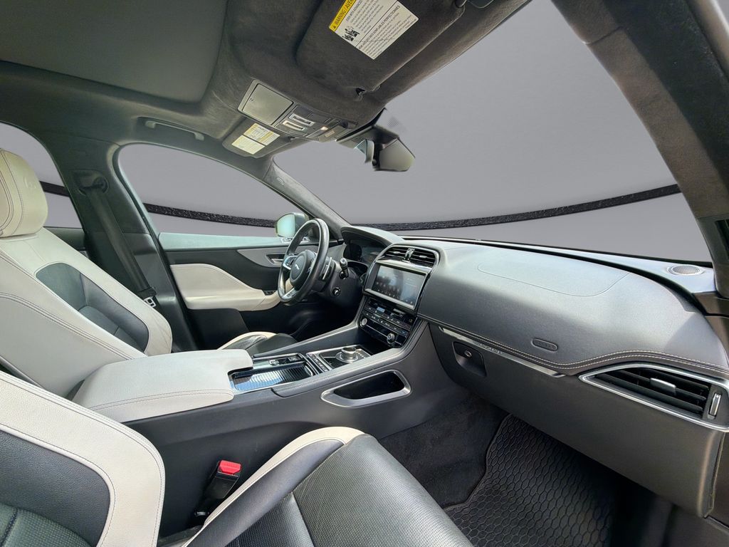 Thumbnail: 2020 Jaguar F-Pace - 15