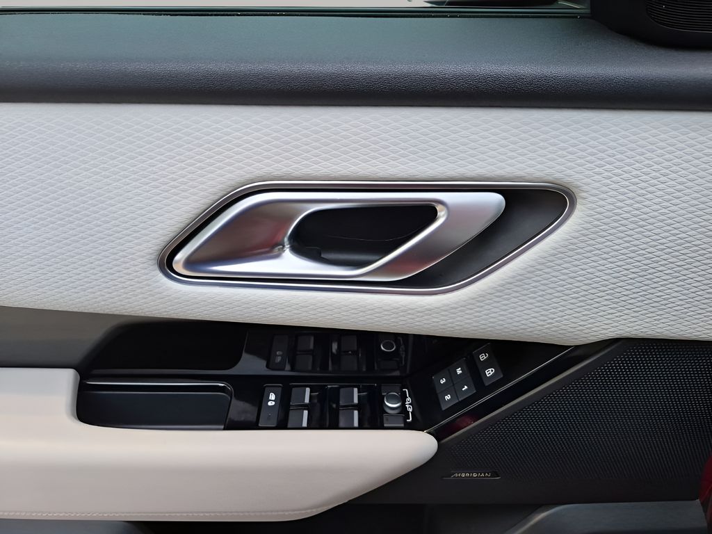 Used 2021  Land Rover P250 R-Dynamic S image 27