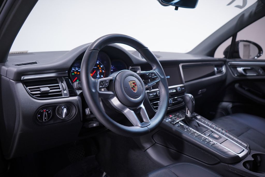 2021 Porsche Macan Base 6