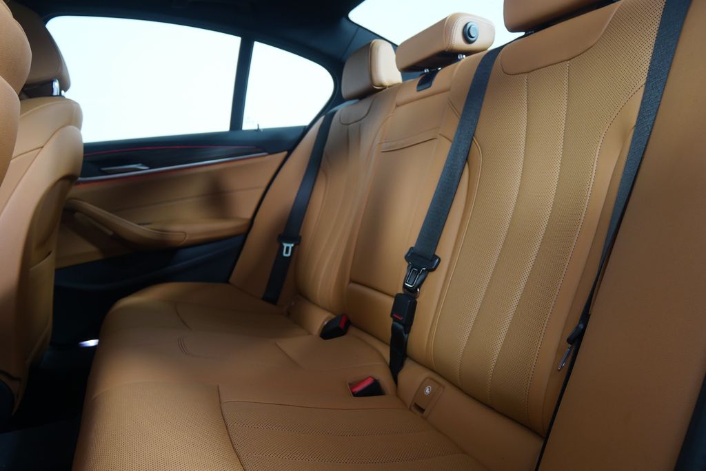 2022 BMW 5 Series 530i 16