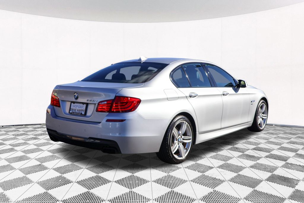 2011 BMW 5 Series 550i xDrive 9