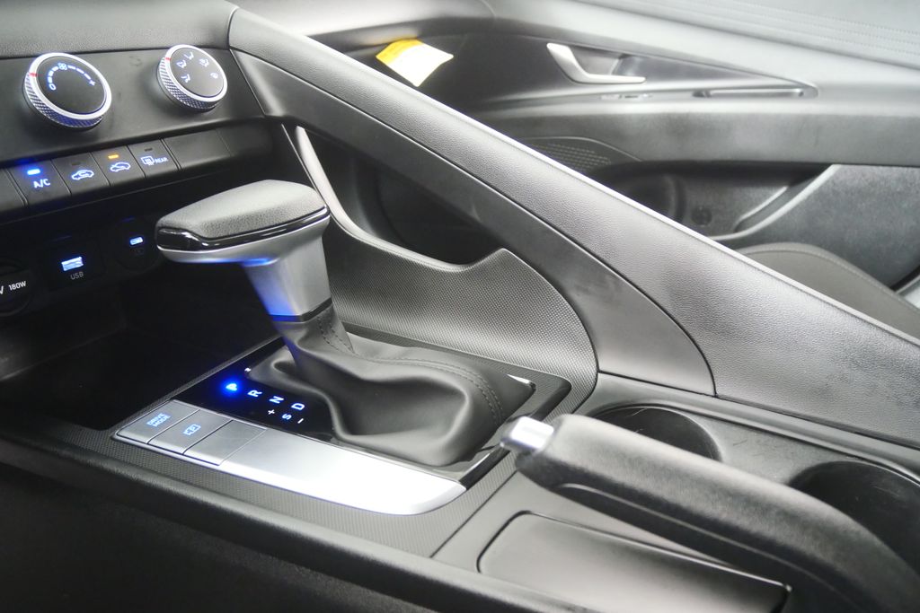 Thumbnail: 2025 Hyundai Elantra - 21