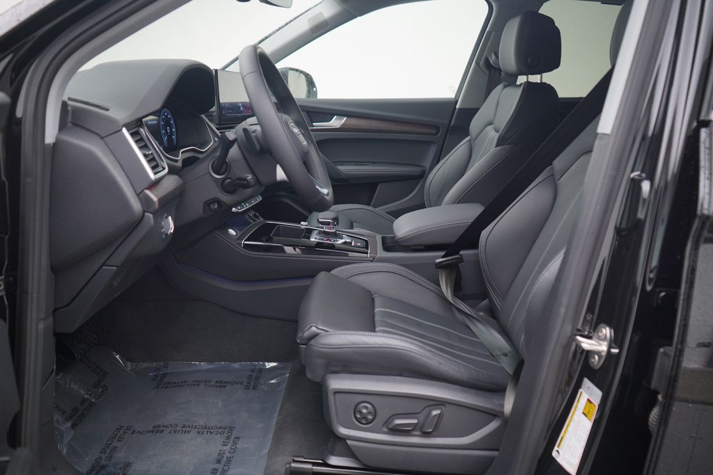 Thumbnail: 2025 Audi Q5 - 6