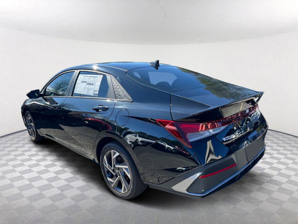 2025 Hyundai Elantra SEL Sport - 4